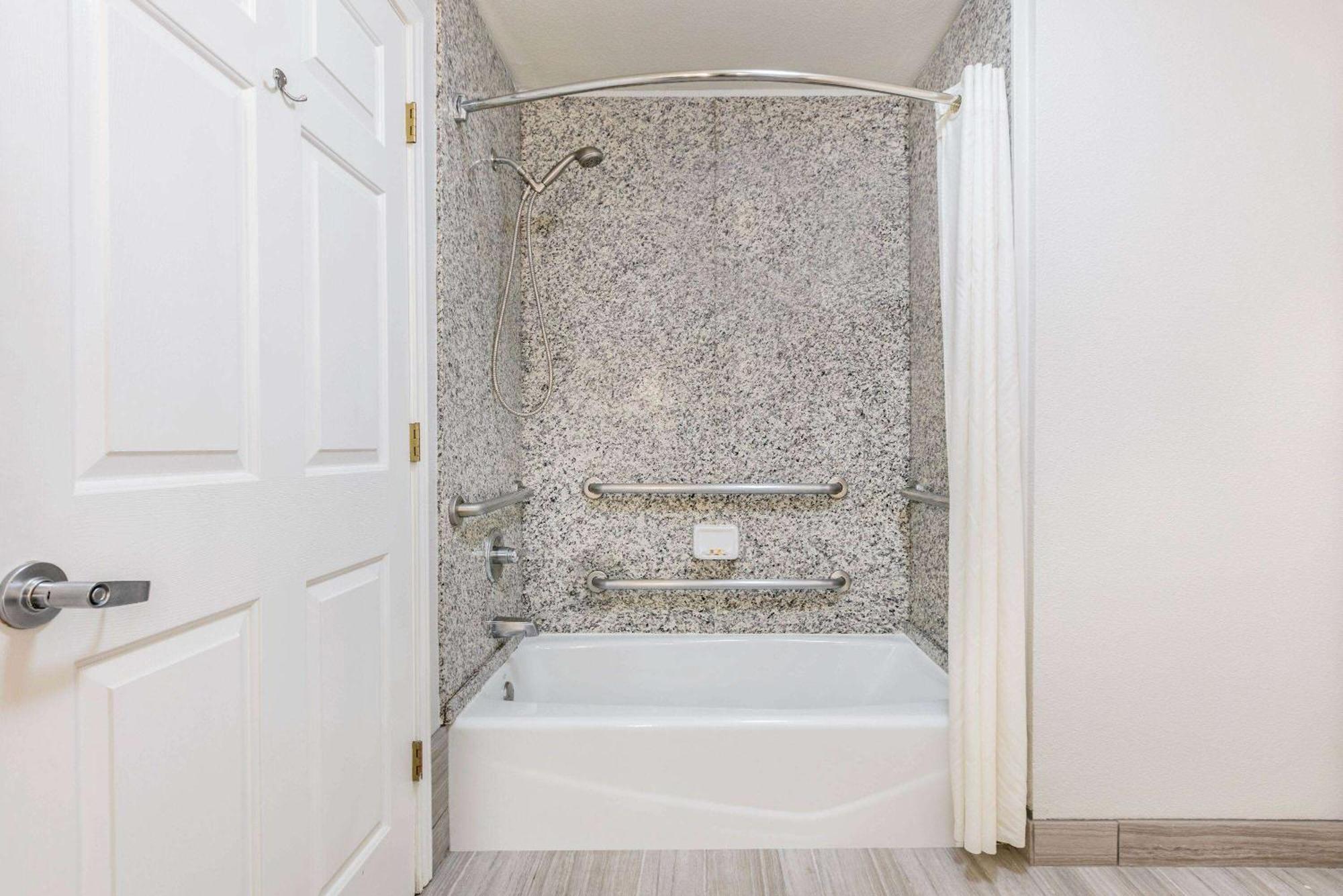 La Quinta By Wyndham Fredericksburg Hotell Eksteriør bilde