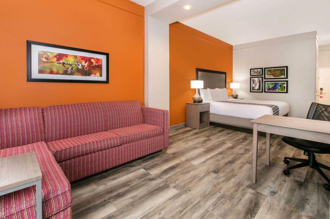 La Quinta By Wyndham Fredericksburg Hotell Eksteriør bilde